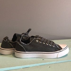 New Maurice’s dark gray sneakers size 8